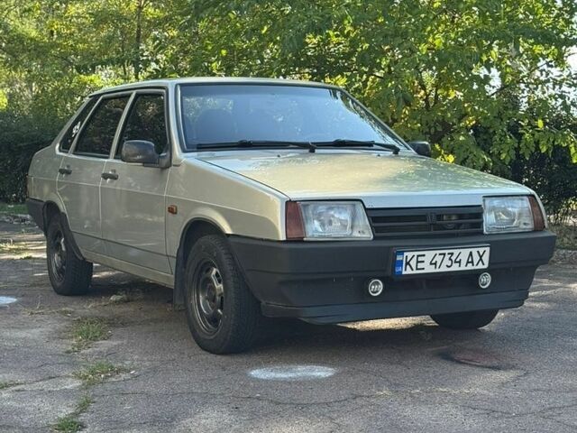 Серый ВАЗ 21099, объемом двигателя 1.6 л и пробегом 318 тыс. км за 2000 $, фото 1 на Automoto.ua