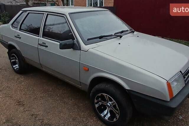Сірий ВАЗ 21099, об'ємом двигуна 1.6 л та пробігом 180 тис. км за 1999 $, фото 1 на Automoto.ua