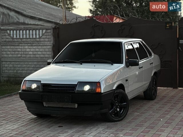 Серый ВАЗ 21099, объемом двигателя 1.6 л и пробегом 179 тыс. км за 2300 $, фото 1 на Automoto.ua