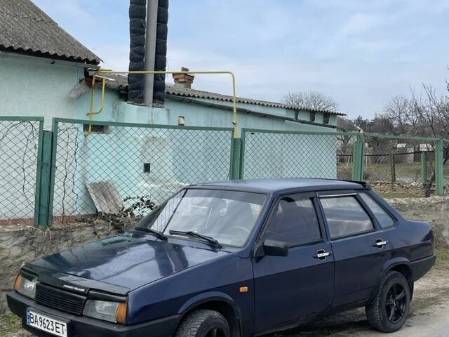 Синий ВАЗ 21099, объемом двигателя 1.5 л и пробегом 300 тыс. км за 1200 $, фото 1 на Automoto.ua