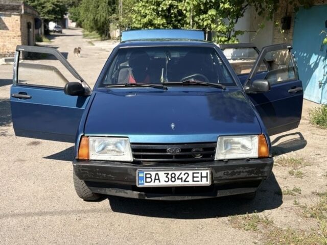 Синий ВАЗ 21099, объемом двигателя 1.5 л и пробегом 300 тыс. км за 1200 $, фото 1 на Automoto.ua