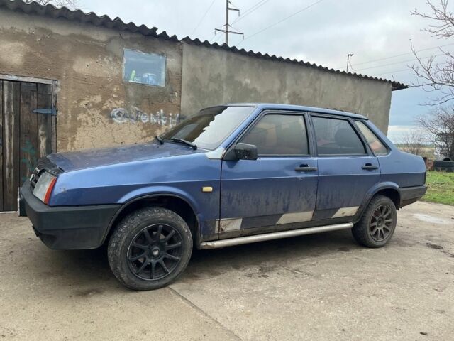 Синий ВАЗ 21099, объемом двигателя 1.5 л и пробегом 300 тыс. км за 1000 $, фото 1 на Automoto.ua