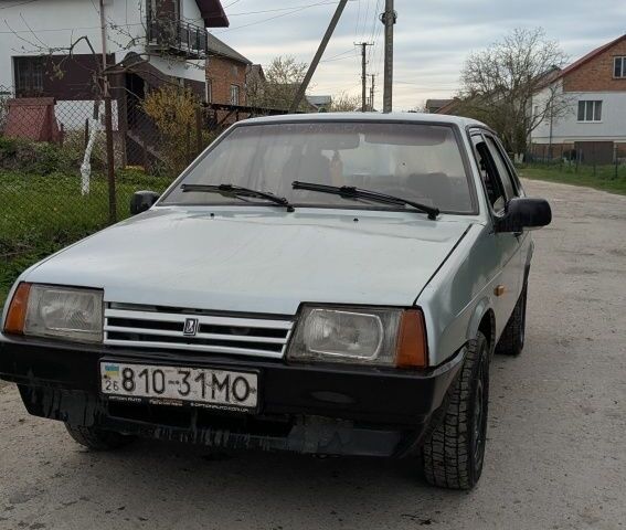 Синий ВАЗ 21099, объемом двигателя 1.5 л и пробегом 100 тыс. км за 400 $, фото 1 на Automoto.ua