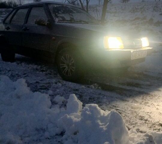 Синий ВАЗ 21099, объемом двигателя 1.5 л и пробегом 266 тыс. км за 921 $, фото 1 на Automoto.ua