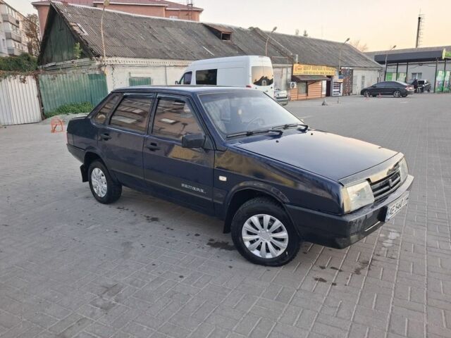Синий ВАЗ 21099, объемом двигателя 1.5 л и пробегом 140 тыс. км за 1500 $, фото 1 на Automoto.ua