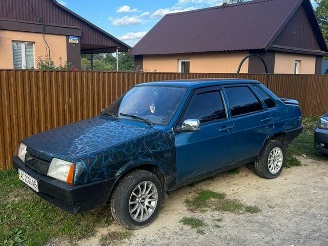Синий ВАЗ 21099, объемом двигателя 1.5 л и пробегом 300 тыс. км за 1100 $, фото 1 на Automoto.ua