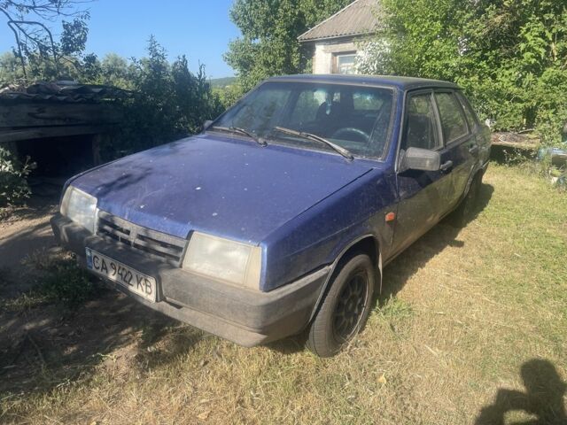 Синий ВАЗ 21099, объемом двигателя 1.5 л и пробегом 200 тыс. км за 900 $, фото 1 на Automoto.ua
