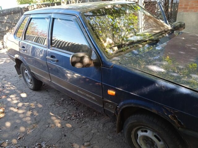 Синий ВАЗ 21099, объемом двигателя 1.5 л и пробегом 300 тыс. км за 1200 $, фото 1 на Automoto.ua