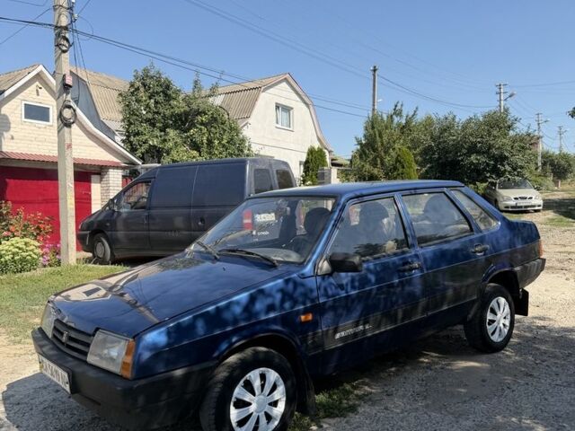 Синий ВАЗ 21099, объемом двигателя 1.6 л и пробегом 200 тыс. км за 1100 $, фото 1 на Automoto.ua