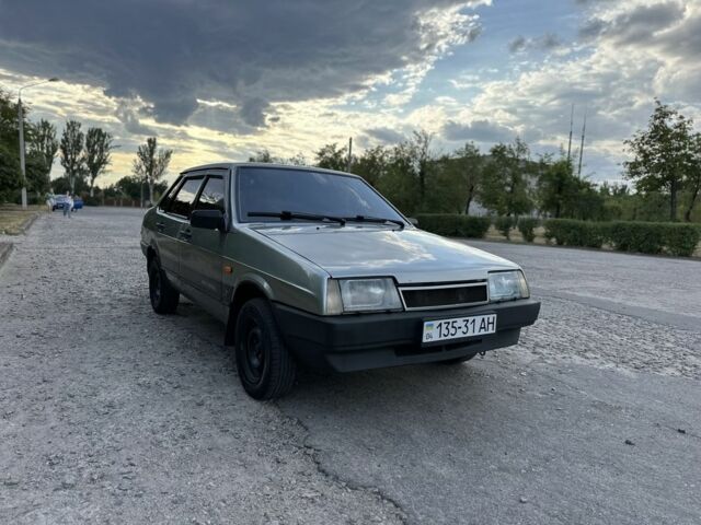 Зеленый ВАЗ 21099, объемом двигателя 1.5 л и пробегом 310 тыс. км за 1050 $, фото 1 на Automoto.ua