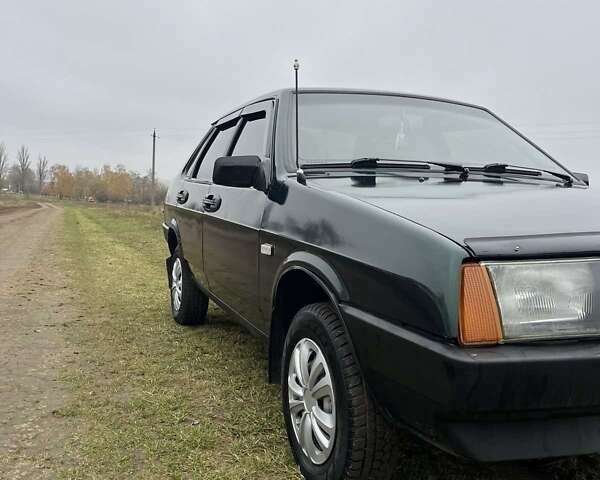 Зеленый ВАЗ 21099, объемом двигателя 1.5 л и пробегом 298 тыс. км за 1550 $, фото 1 на Automoto.ua