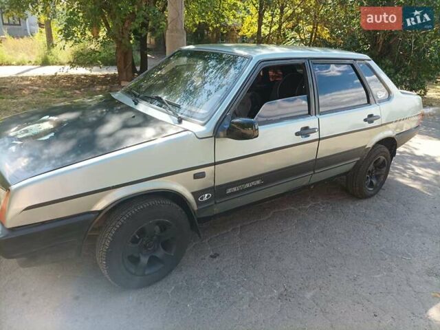 Зеленый ВАЗ 21099, объемом двигателя 1.5 л и пробегом 300 тыс. км за 68000 $, фото 1 на Automoto.ua