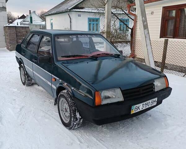Зеленый ВАЗ 21099, объемом двигателя 1.5 л и пробегом 210 тыс. км за 1300 $, фото 1 на Automoto.ua