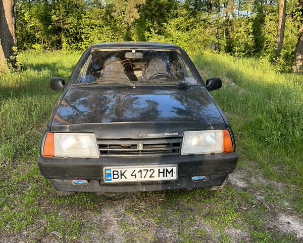 Зеленый ВАЗ 21099, объемом двигателя 1.5 л и пробегом 220 тыс. км за 1100 $, фото 1 на Automoto.ua