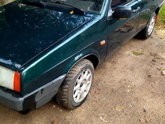 Зеленый ВАЗ 21099, объемом двигателя 1.5 л и пробегом 220 тыс. км за 1100 $, фото 1 на Automoto.ua