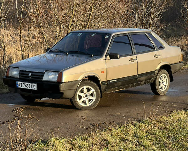 Зеленый ВАЗ 21099, объемом двигателя 1.5 л и пробегом 250 тыс. км за 1100 $, фото 1 на Automoto.ua