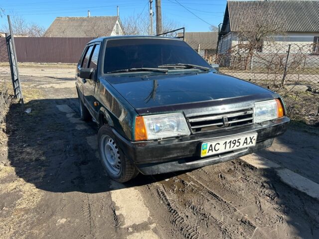 Зеленый ВАЗ 21099, объемом двигателя 1.5 л и пробегом 300 тыс. км за 900 $, фото 1 на Automoto.ua