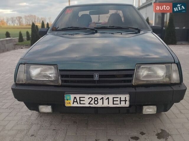 Зеленый ВАЗ 21099, объемом двигателя 1.5 л и пробегом 300 тыс. км за 1500 $, фото 1 на Automoto.ua