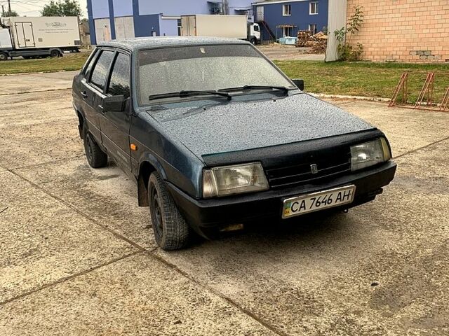 Зеленый ВАЗ 21099, объемом двигателя 1.5 л и пробегом 303 тыс. км за 1100 $, фото 1 на Automoto.ua