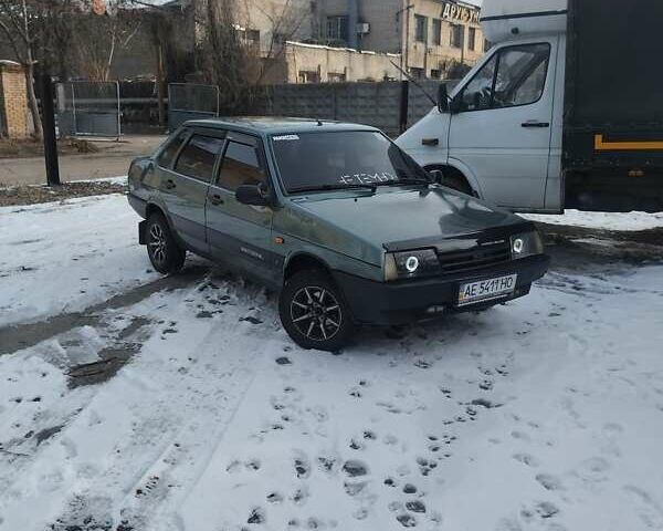 Зеленый ВАЗ 21099, объемом двигателя 1.6 л и пробегом 280 тыс. км за 2300 $, фото 1 на Automoto.ua