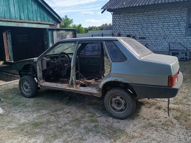 Зеленый ВАЗ 21099, объемом двигателя 1 л и пробегом 300 тыс. км за 350 $, фото 1 на Automoto.ua