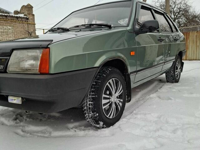 Зелений ВАЗ 21099, об'ємом двигуна 1.6 л та пробігом 150 тис. км за 2211 $, фото 1 на Automoto.ua
