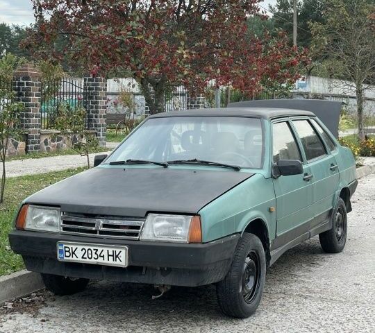 Зеленый ВАЗ 21099, объемом двигателя 1.5 л и пробегом 100 тыс. км за 600 $, фото 1 на Automoto.ua
