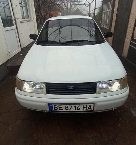 Белый ВАЗ 2110, объемом двигателя 1.6 л и пробегом 327 тыс. км за 2000 $, фото 1 на Automoto.ua