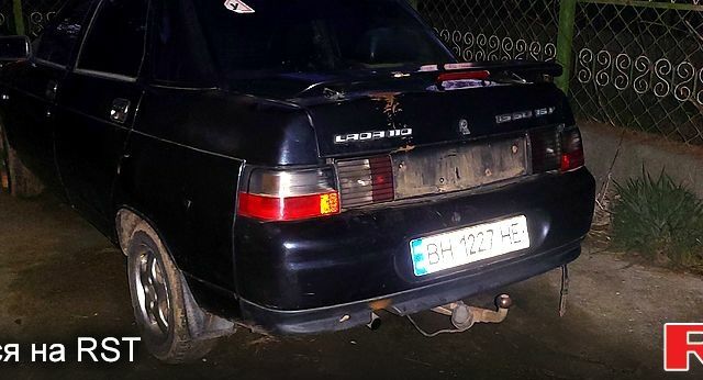 Черный ВАЗ 2110, объемом двигателя 1.5 л и пробегом 211 тыс. км за 1800 $, фото 1 на Automoto.ua