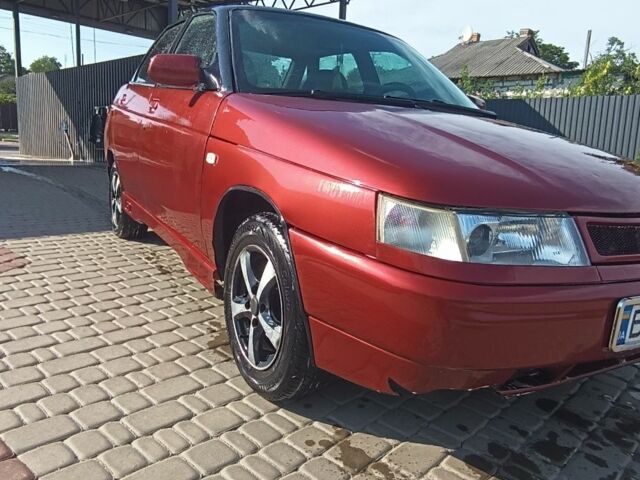 Красный ВАЗ 2110, объемом двигателя 1 л и пробегом 200 тыс. км за 1200 $, фото 1 на Automoto.ua