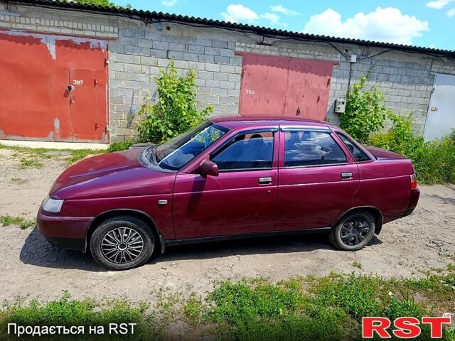Красный ВАЗ 2110, объемом двигателя 1.5 л и пробегом 200 тыс. км за 1200 $, фото 1 на Automoto.ua