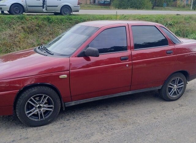 Красный ВАЗ 2110, объемом двигателя 1.5 л и пробегом 250 тыс. км за 2000 $, фото 1 на Automoto.ua