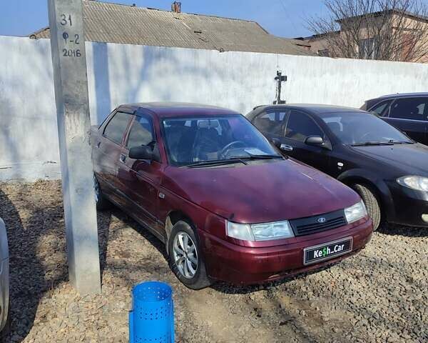 Красный ВАЗ 2110, объемом двигателя 1.6 л и пробегом 200 тыс. км за 1900 $, фото 1 на Automoto.ua