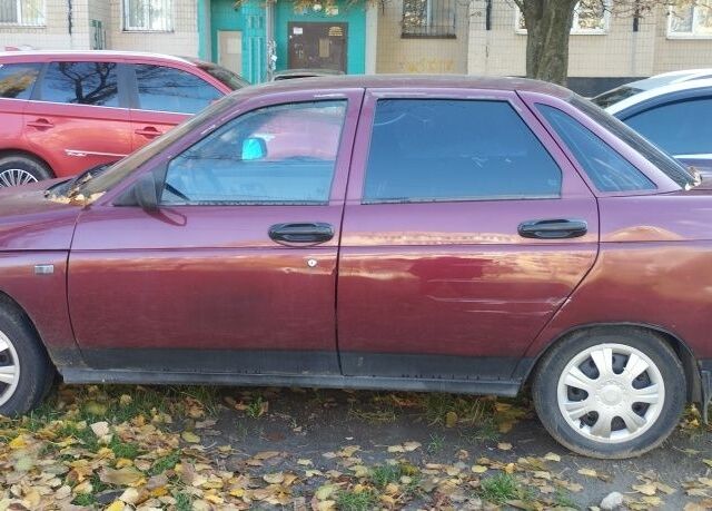 Красный ВАЗ 2110, объемом двигателя 1.6 л и пробегом 180 тыс. км за 1200 $, фото 1 на Automoto.ua