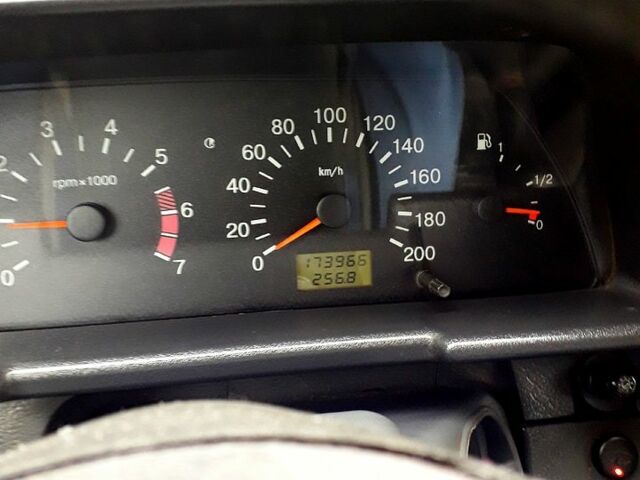 ВАЗ 2110, объемом двигателя 1.5 л и пробегом 174 тыс. км за 2000 $, фото 1 на Automoto.ua