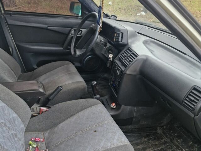 Желтый ВАЗ 2110, объемом двигателя 1.5 л и пробегом 219 тыс. км за 1500 $, фото 1 на Automoto.ua