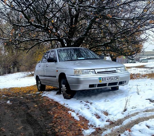 Серый ВАЗ 2110, объемом двигателя 1.5 л и пробегом 300 тыс. км за 1600 $, фото 1 на Automoto.ua