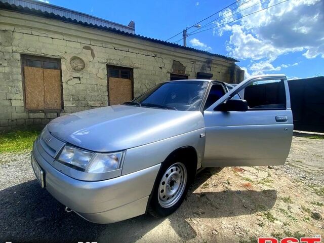 Серый ВАЗ 2110, объемом двигателя 1.6 л и пробегом 300 тыс. км за 2000 $, фото 1 на Automoto.ua