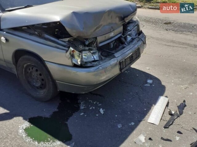 Серый ВАЗ 2110, объемом двигателя 1.6 л и пробегом 370 тыс. км за 800 $, фото 1 на Automoto.ua