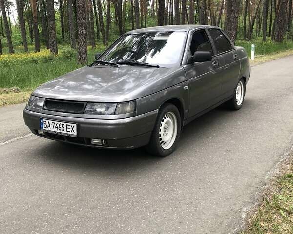 Серый ВАЗ 2110, объемом двигателя 1.6 л и пробегом 220 тыс. км за 3000 $, фото 1 на Automoto.ua