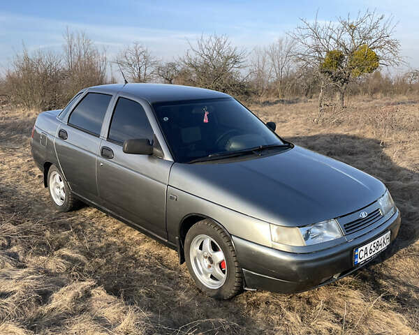 Серый ВАЗ 2110, объемом двигателя 1.6 л и пробегом 124 тыс. км за 2950 $, фото 1 на Automoto.ua