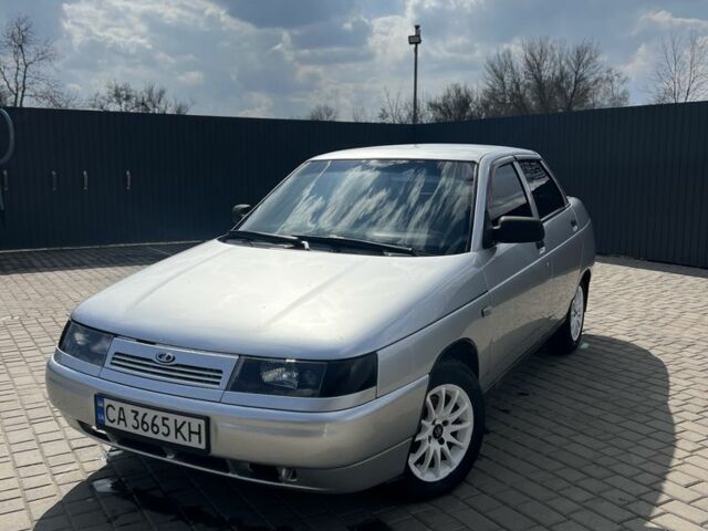 Серый ВАЗ 2110, объемом двигателя 1.6 л и пробегом 228 тыс. км за 2950 $, фото 1 на Automoto.ua