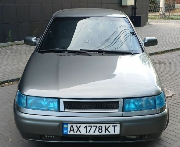 Серый ВАЗ 2110, объемом двигателя 1.6 л и пробегом 296 тыс. км за 2331 $, фото 1 на Automoto.ua