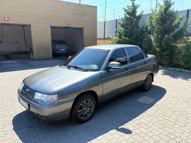 Сірий ВАЗ 2110, об'ємом двигуна 1.6 л та пробігом 92 тис. км за 1999 $, фото 1 на Automoto.ua