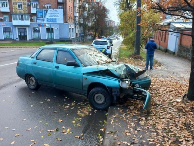 Зеленый ВАЗ 2110, объемом двигателя 1.5 л и пробегом 315 тыс. км за 600 $, фото 1 на Automoto.ua