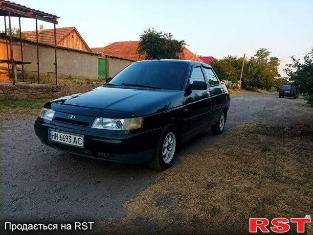 Зеленый ВАЗ 2110, объемом двигателя 1.5 л и пробегом 250 тыс. км за 2250 $, фото 1 на Automoto.ua