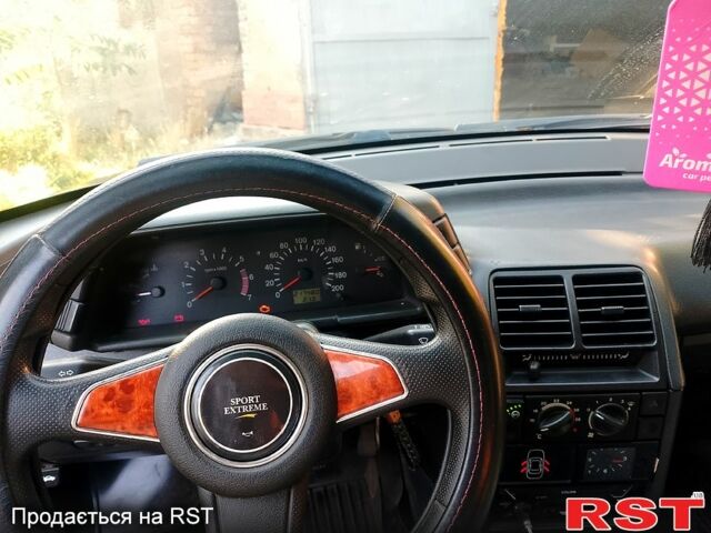 Зеленый ВАЗ 2110, объемом двигателя 1.6 л и пробегом 225 тыс. км за 1700 $, фото 1 на Automoto.ua