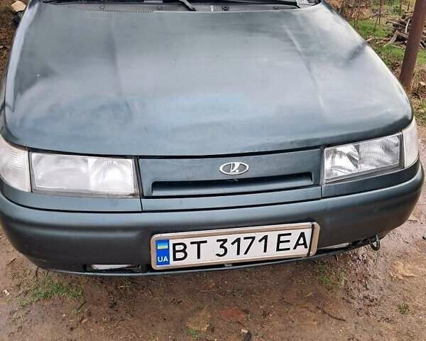 Зеленый ВАЗ 2110, объемом двигателя 1.6 л и пробегом 300 тыс. км за 3200 $, фото 1 на Automoto.ua