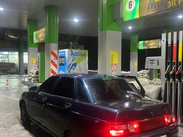 Зеленый ВАЗ 2110, объемом двигателя 1.6 л и пробегом 300 тыс. км за 1400 $, фото 1 на Automoto.ua