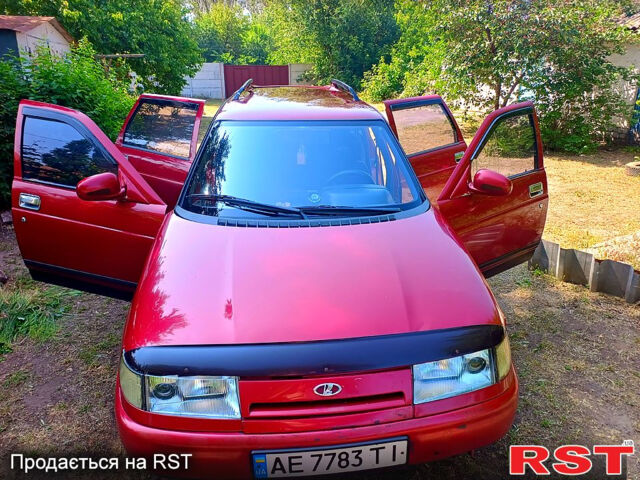 Красный ВАЗ 2111, объемом двигателя 1.5 л и пробегом 397 тыс. км за 1700 $, фото 1 на Automoto.ua